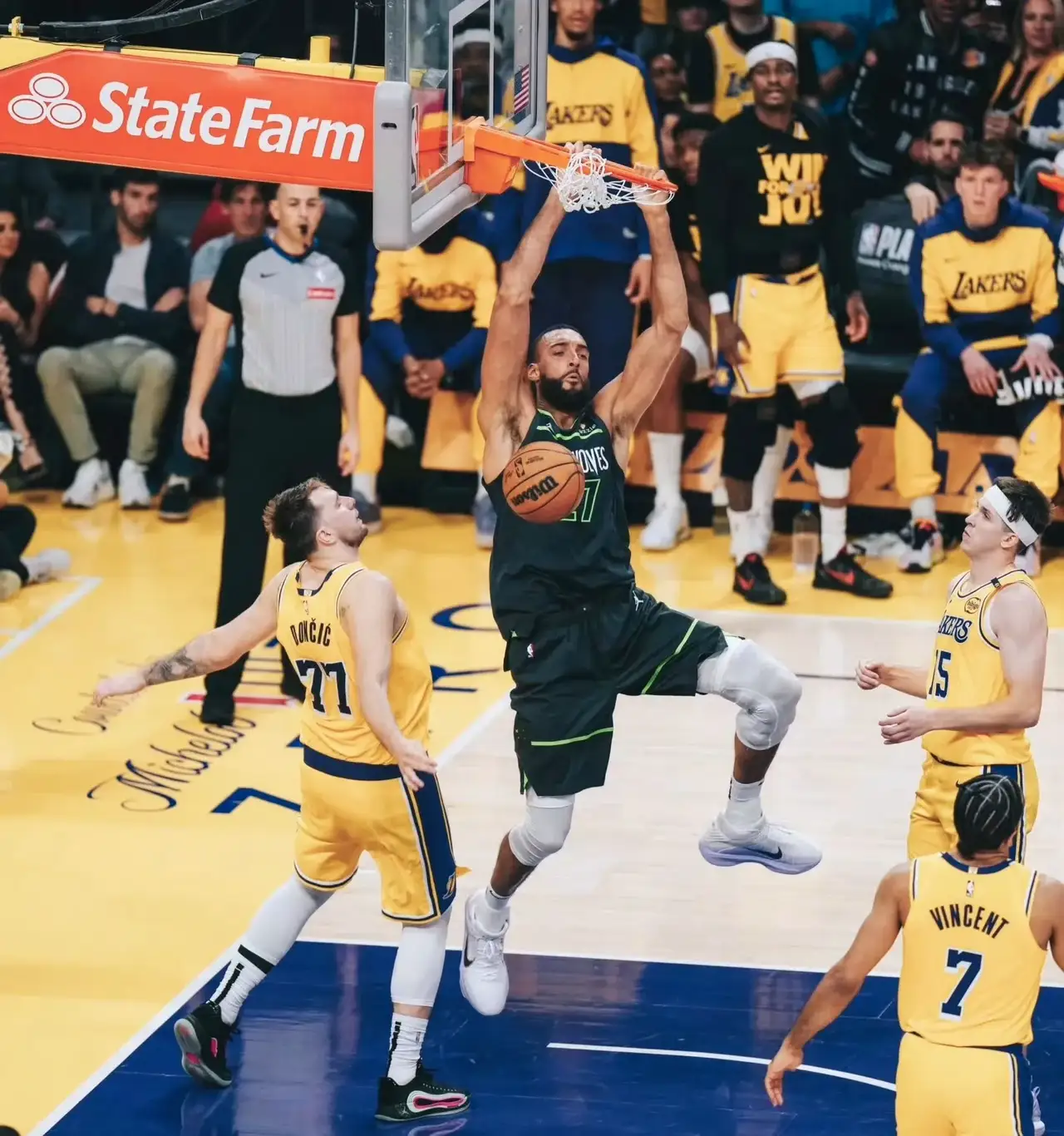 塞尔维亚男篮完胜火箭,戈贝尔打破历史纪录 塞尔维亚男篮完胜火箭,戈贝尔打破历史纪录