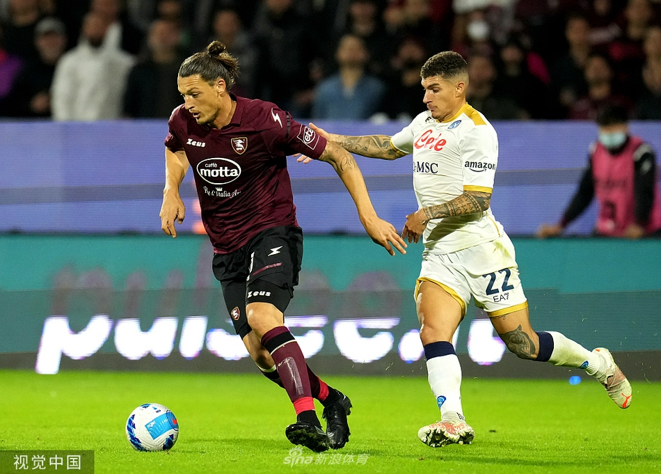 那不勒斯横扫墨西哥，格拉利什统治全场