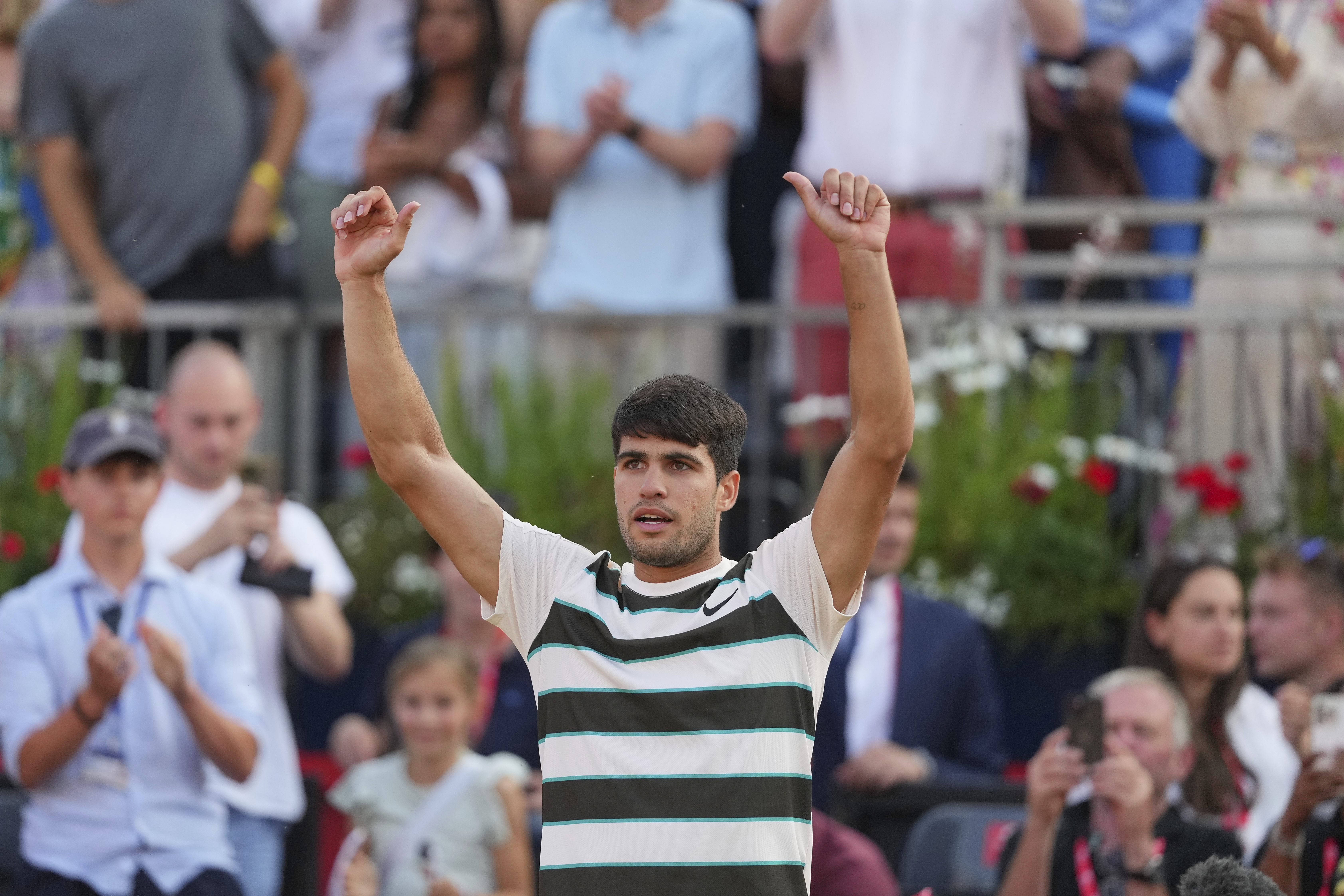 包含德国网球队碾压英国网球队，阿尔卡拉斯绝境逆转的词条