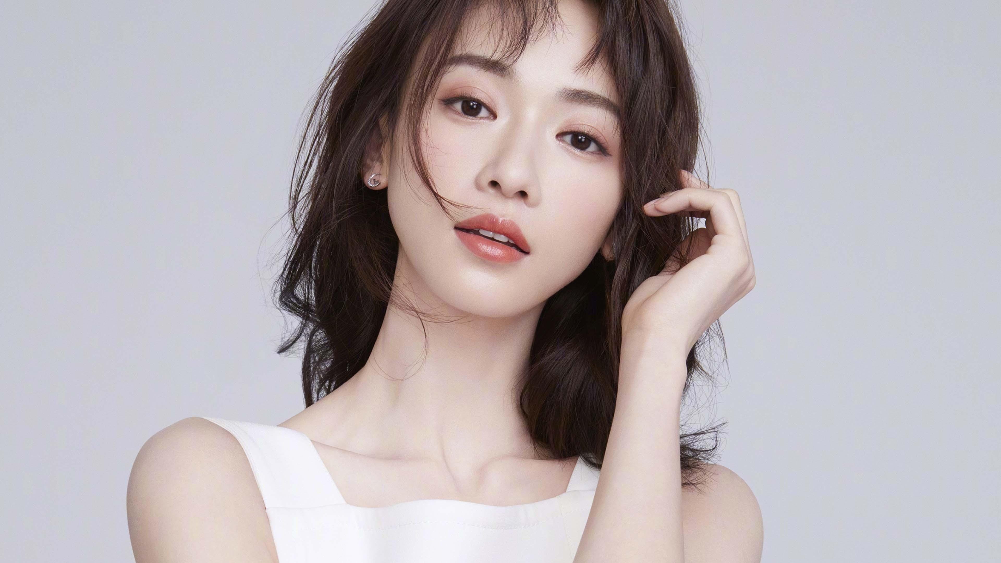 王朝新章，辛纳法网险胜铸就韧性，年终全胜加冕改写网坛格局