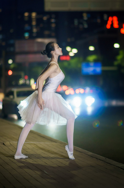 73分背后的篮球哲学，当广厦的铁血防守遇见恩比德的现代进攻方程式